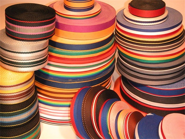 為什么丙綸長(cháng)絲制成的地毯受歡迎？