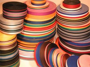 為什么丙綸長(cháng)絲制成的地毯受歡迎？